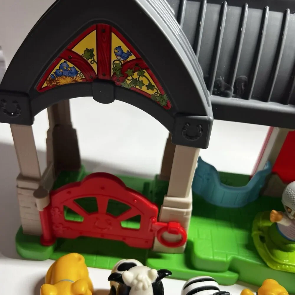 Fisher-Price Little People Friendly Horses Stable Barn Playset & 9 Figures